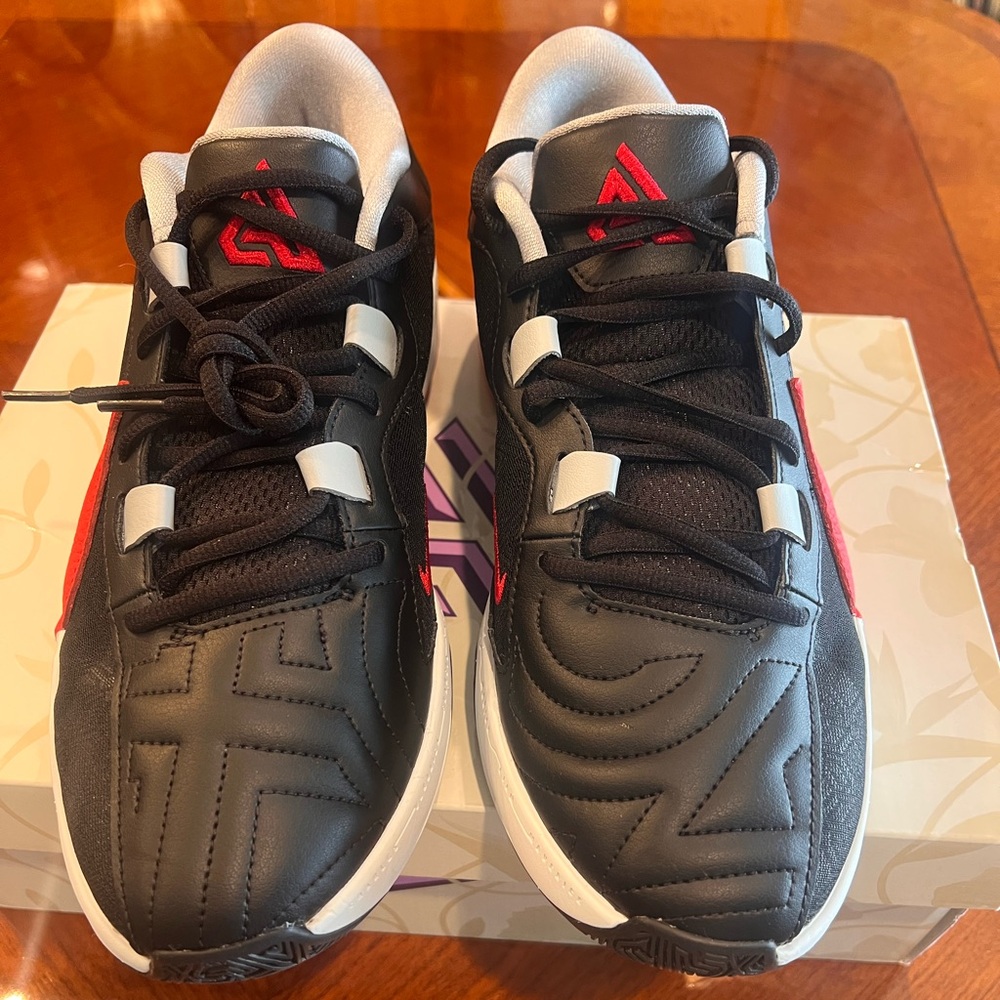 Men's Nike Black Zoom Freak 5 Low Top Shoes - Picture 2 of 8